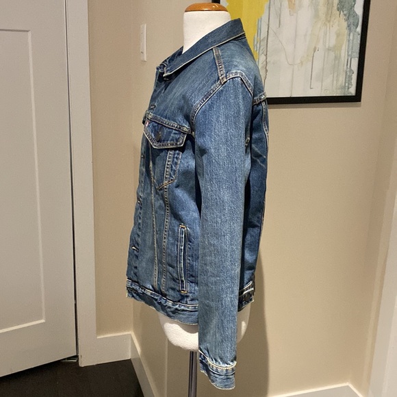 Jean jacket - Picture 2 of 8
